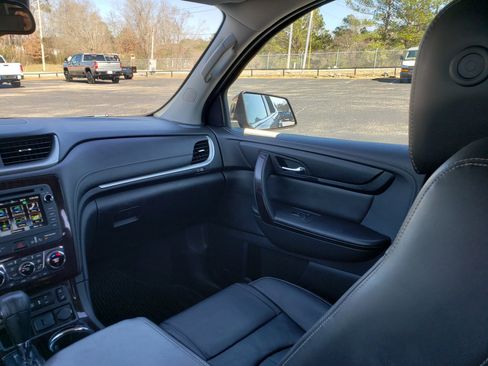 Used 2017 Chevrolet Traverse Premier image 37