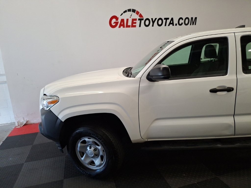 Used 2018 Toyota Tacoma SR AWD/4WD image 5