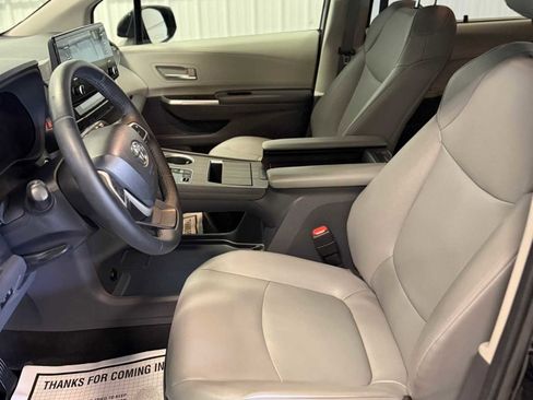 Used 2023 Toyota Sienna XLE AWD/4WD image 22