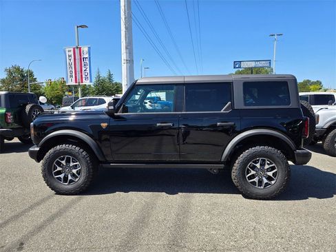 New 2025 Ford Bronco Badlands image 8
