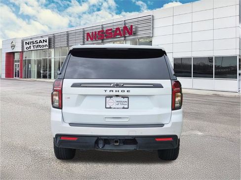 Used 2024 Chevrolet Tahoe Z71 w/ Luxury Package AWD/4WD image 5