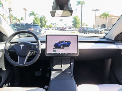Used 2024 Tesla Model Y Long Range AWD/4WD image 23