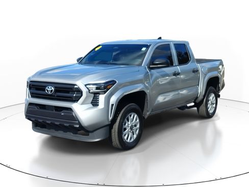 Used 2024 Toyota Tacoma SR image 2
