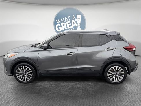 Used 2022 Nissan Kicks SV image 7