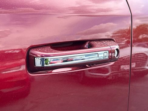 Used 2019 RAM 1500 Laramie AWD/4WD image 16