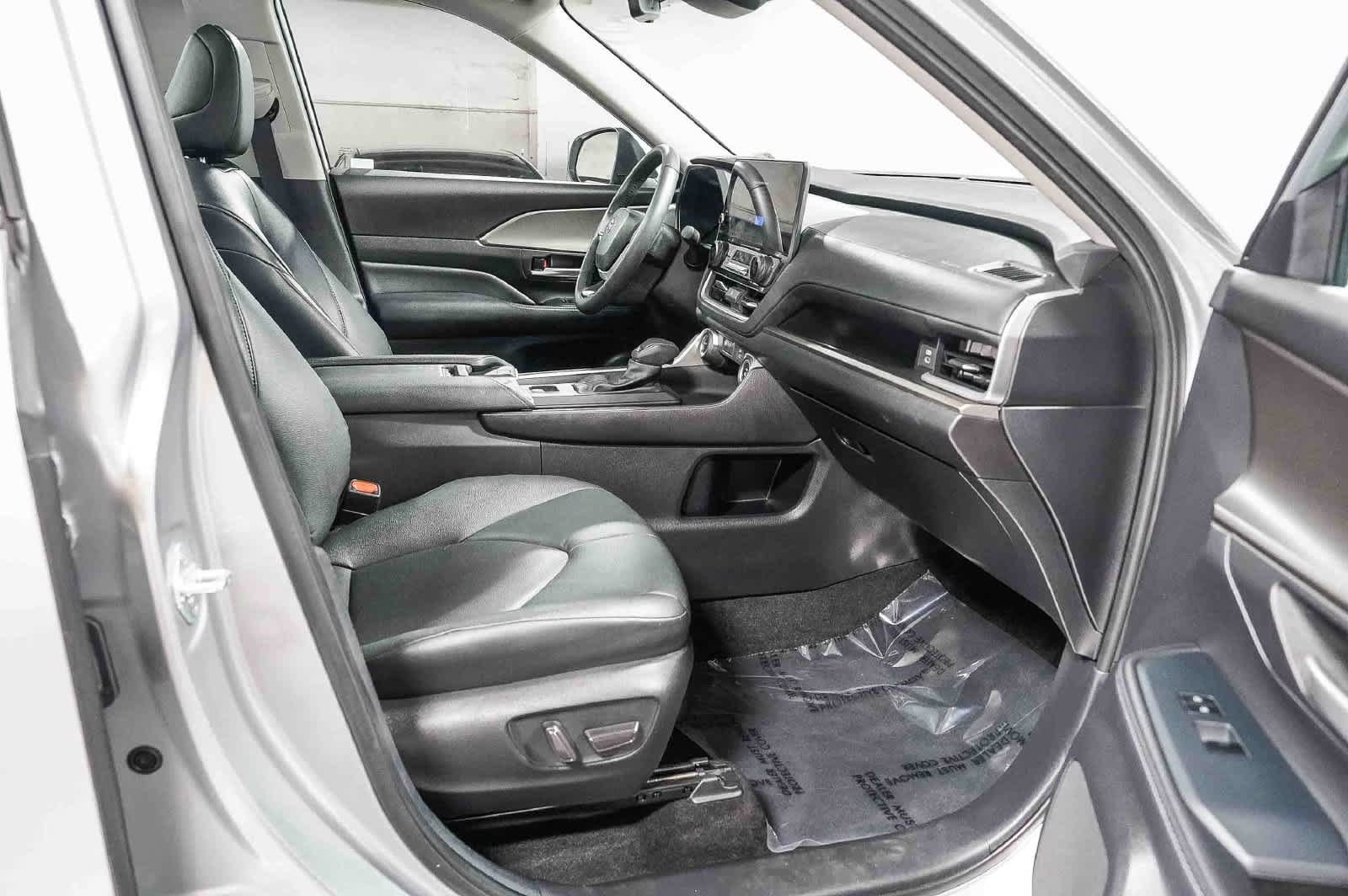 Certified 2025 Toyota Grand Highlander XLE FWD image 18