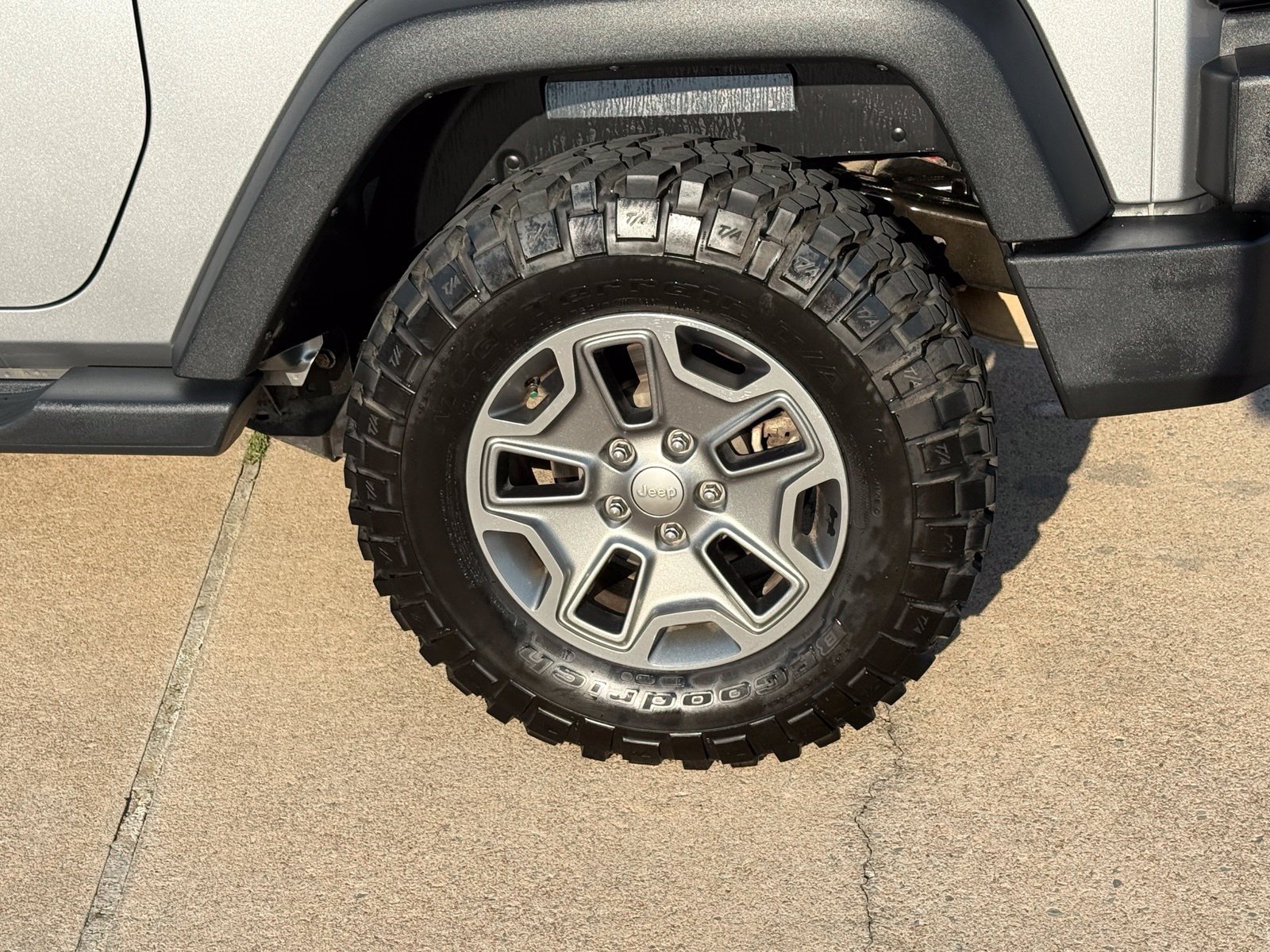 Used 2017 Jeep Wrangler Rubicon w/ Power Convenience Group AWD/4WD image 9