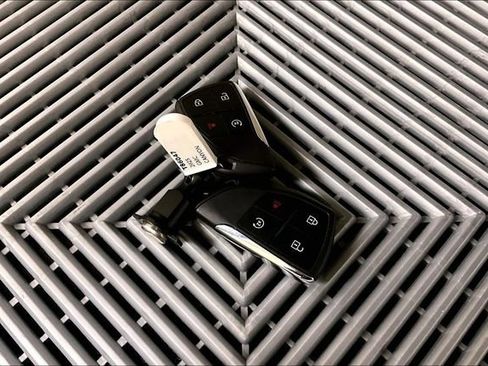 Used 2025 GMC Canyon Denali image 9