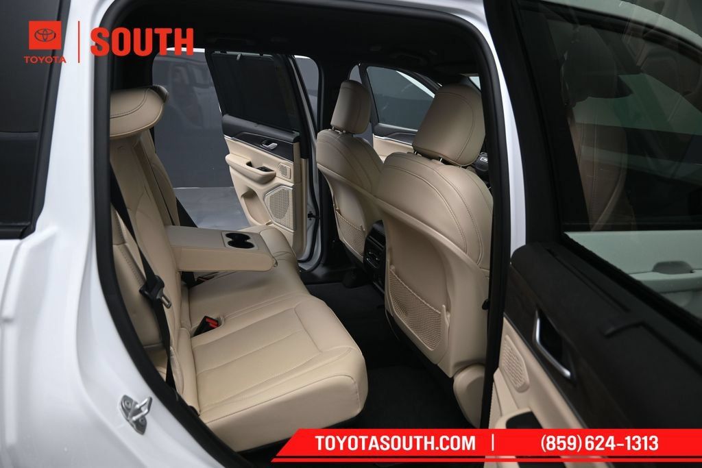 Used 2023 Jeep Grand Cherokee Limited w/ Luxury Tech Group II AWD/4WD image 37