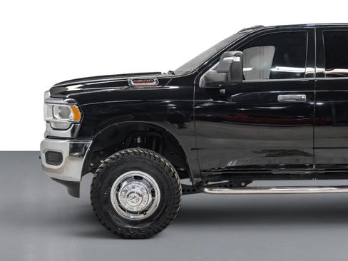Used 2024 RAM 3500 Tradesman w/ Chrome Appearance Group AWD/4WD image 10