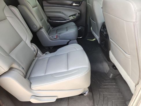 Used 2020 Chevrolet Suburban LT RWD image 20