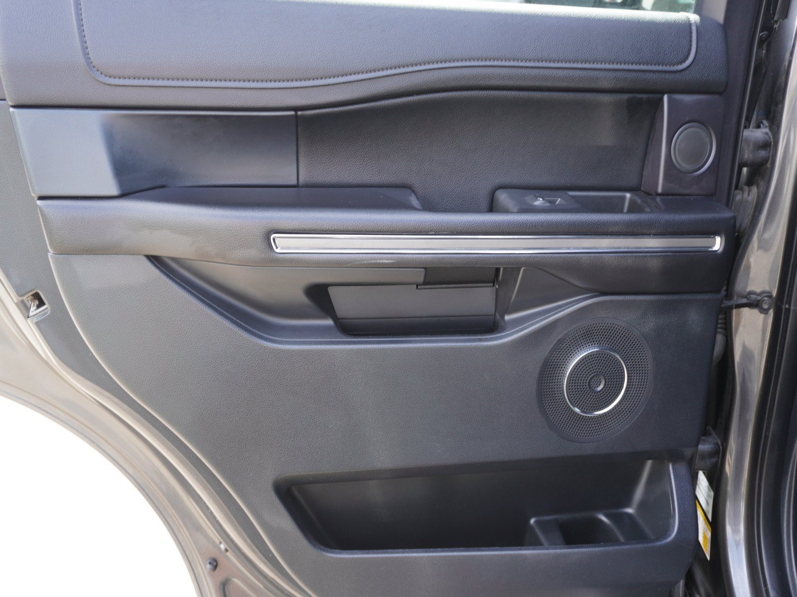 Used 2019 Ford Expedition XLT w/ Equipment Group 202A RWD image 14
