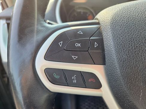 Used 2017 Jeep Cherokee Latitude w/ Cold Weather Group AWD/4WD image 14