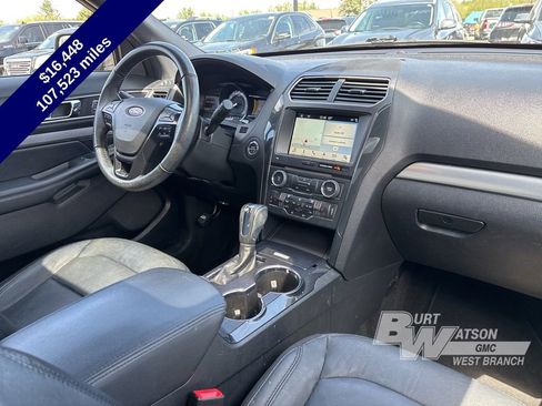 Used 2018 Ford Explorer XLT w/ Equipment Group 202A AWD/4WD image 14