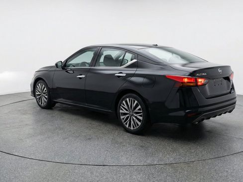 Used 2025 Nissan Altima 2.5 SV FWD image 6