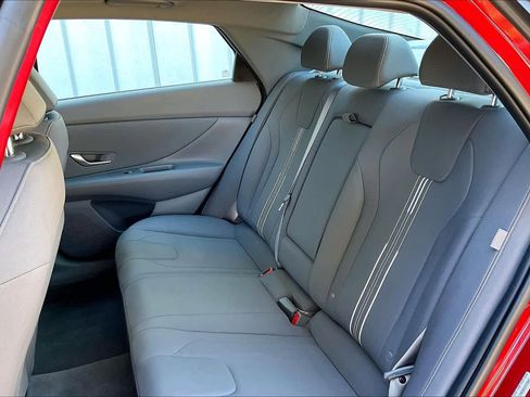 Certified 2025 Hyundai Elantra SEL image 17