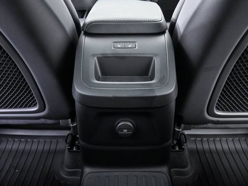Certified 2024 Volvo XC60 T8 Ultimate w/ Protection Package Premier AWD/4WD image 22