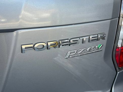 Used 2015 Subaru Forester 2.5i Premium w/ All-Weather Package AWD/4WD image 21