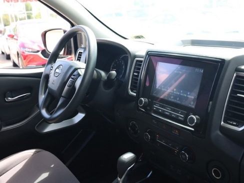 Used 2023 Nissan Frontier SV image 19