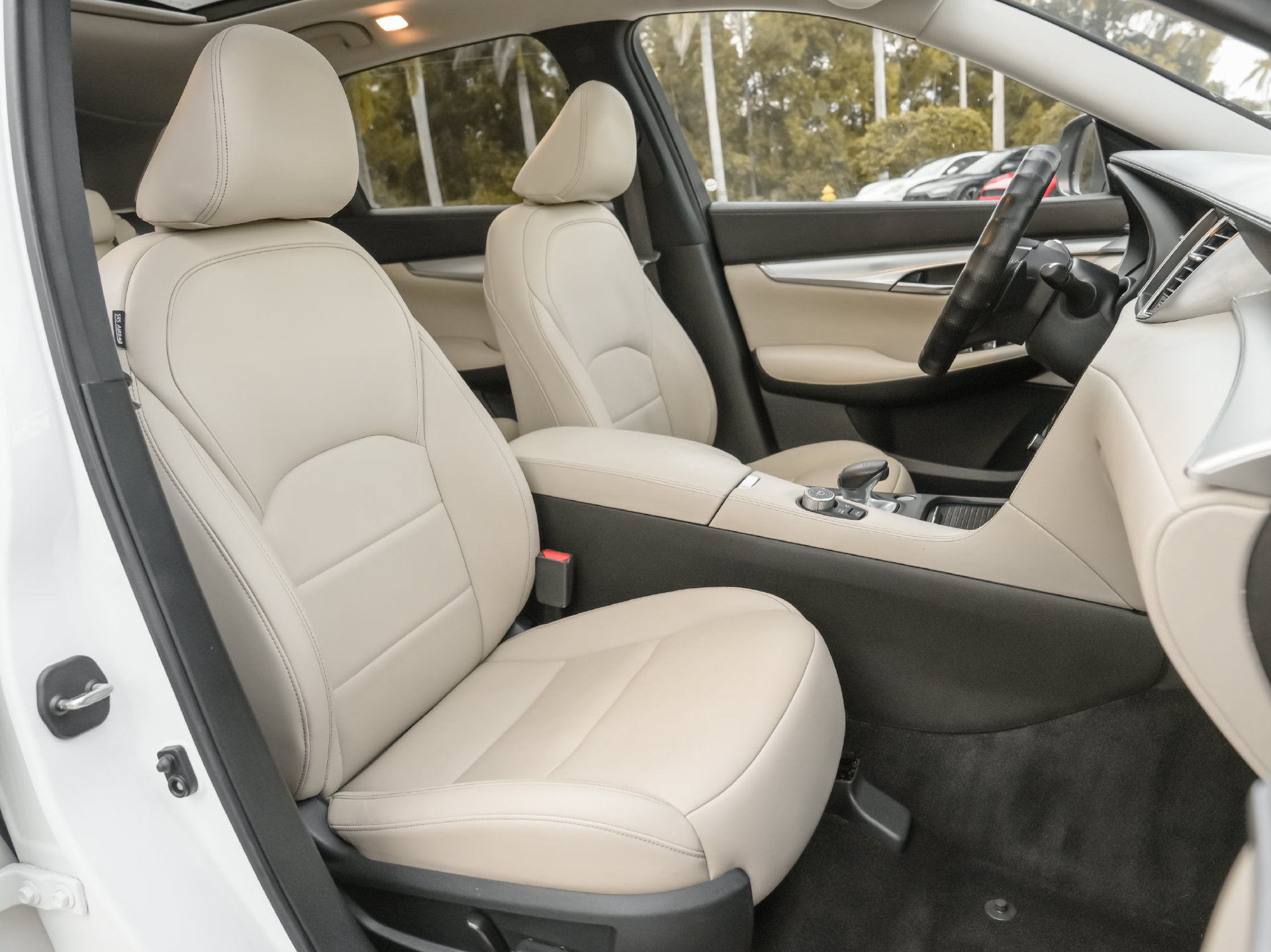 Used 2020 INFINITI QX50 Luxe w/ Navigation Package FWD image 40