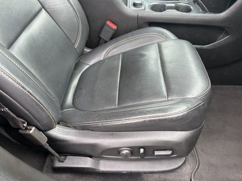 Used 2019 Chevrolet Traverse LT w/ LT Premium Package image 39