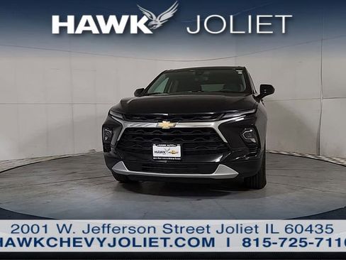 Used 2025 Chevrolet Blazer LT AWD/4WD image 2