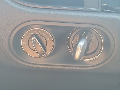 Used 2025 Porsche Macan image 33