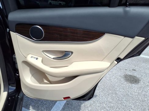 Used 2022 Mercedes-Benz GLC 300 image 15
