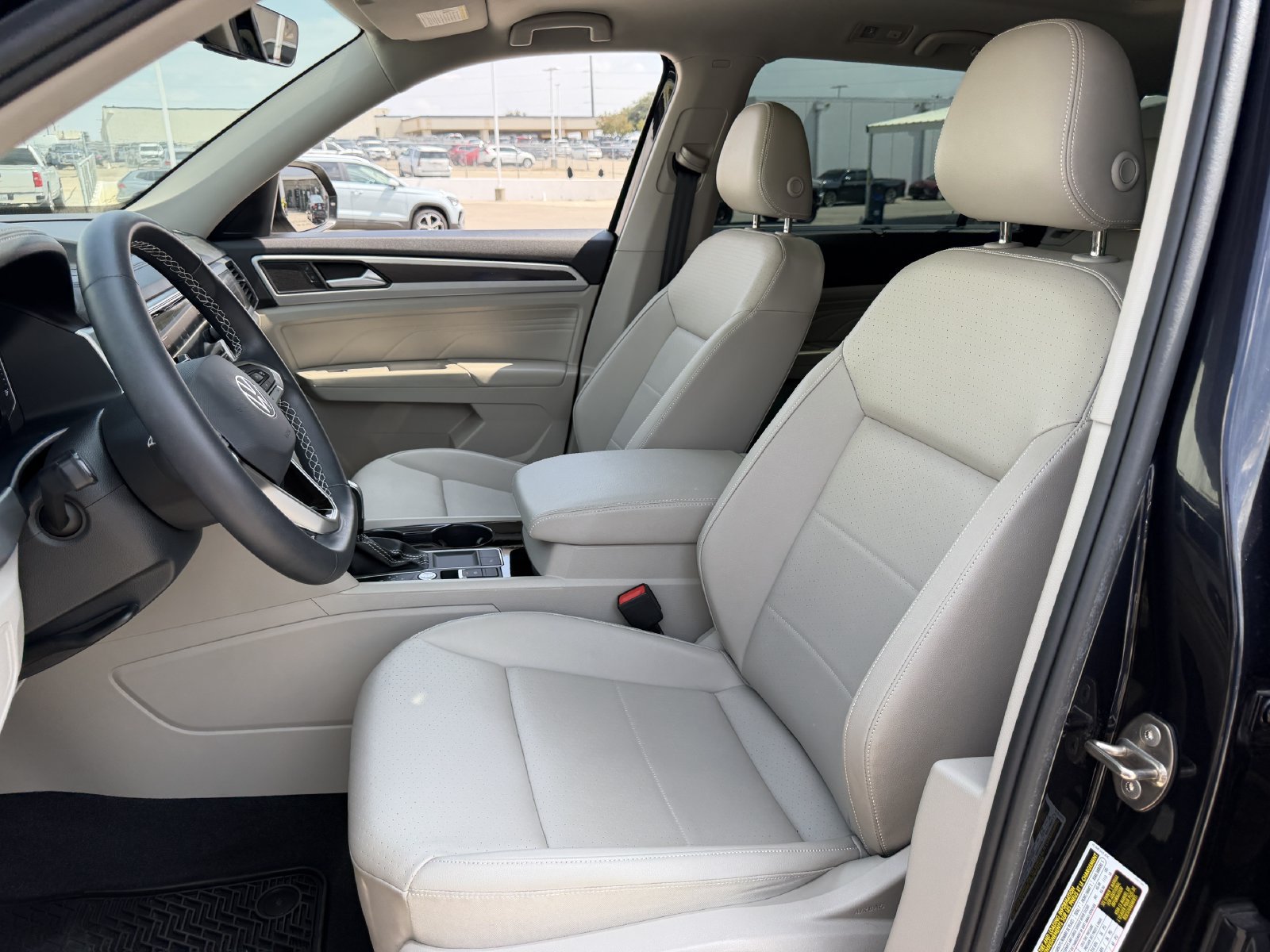 Used 2023 Volkswagen Atlas SE w/ Panoramic Sunroof Package FWD image 25