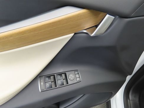 Used 2020 Tesla Model X Long Range image 23