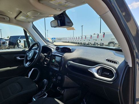 Used 2018 Jeep Renegade Latitude w/ UConnect 8.4 Nav Group FWD image 29