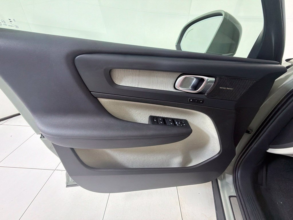 Used 2024 Volvo XC40 B5 Plus AWD/4WD image 14