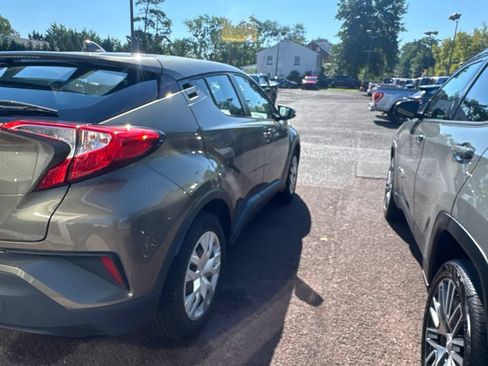 Used 2021 Toyota C-HR LE FWD image 5