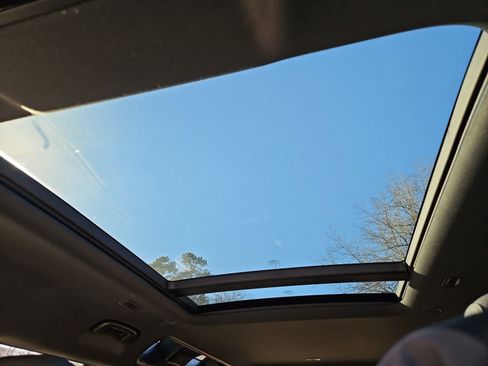 Used 2025 Land Rover Defender 110 S image 30