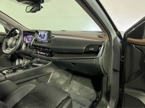 Used 2023 Nissan Rogue Platinum image 30