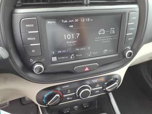 Used 2025 Kia Soul LX w/ LX Technology Package FWD image 22
