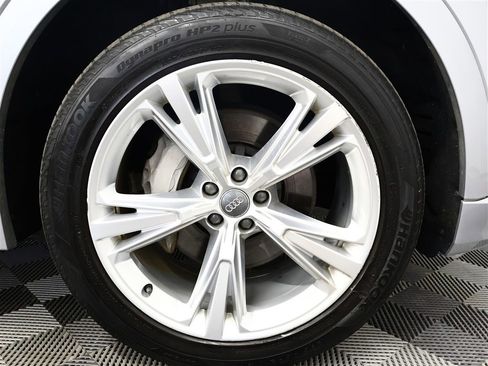 Used 2019 Audi Q8 Premium Plus w/ Premium Plus image 23
