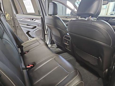 Used 2023 Jeep Grand Cherokee Limited w/ Black Appearance Package image 11