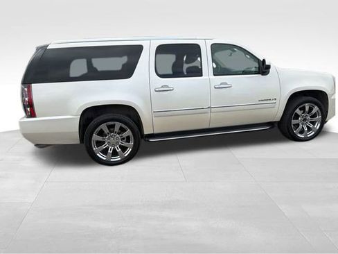 Used 2009 GMC Yukon XL Denali image 16