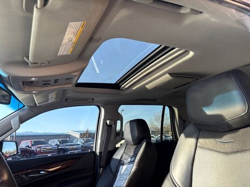 Used 2015 Cadillac Escalade Premium image 62