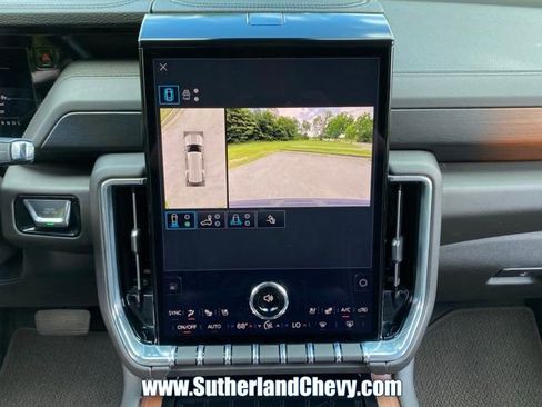 Used 2025 GMC Yukon Denali AWD/4WD image 36