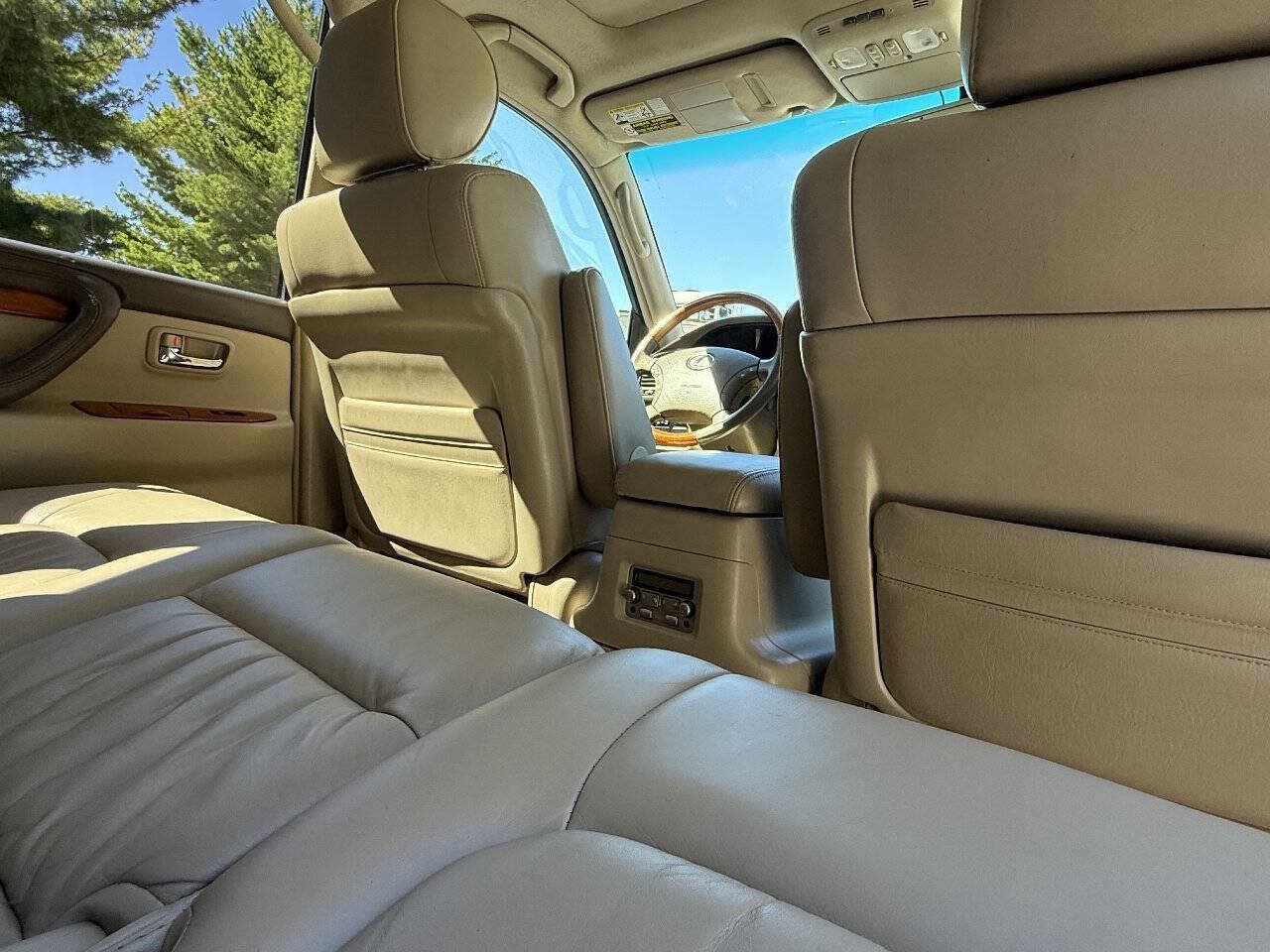 Used 2005 Lexus LX 470 4WD w/ Preferred Accessory Pkg image 53