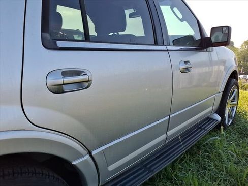 Used 2016 Ford Expedition Limited AWD/4WD image 9