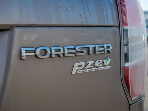 Used 2015 Subaru Forester 2.5i Limited image 11