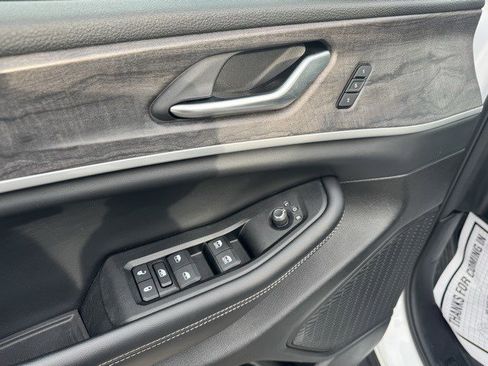 Used 2024 Jeep Grand Cherokee L Limited image 11