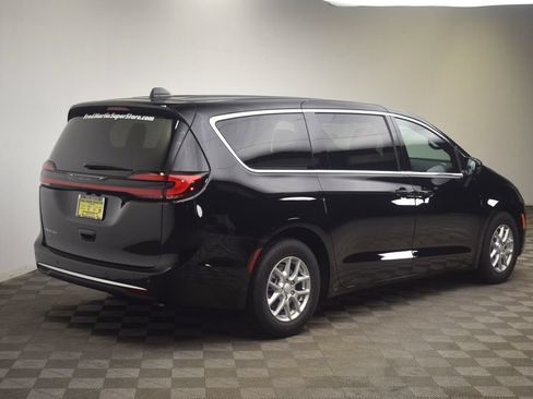 New 2027 Chrysler Pacifica Select FWD image 5