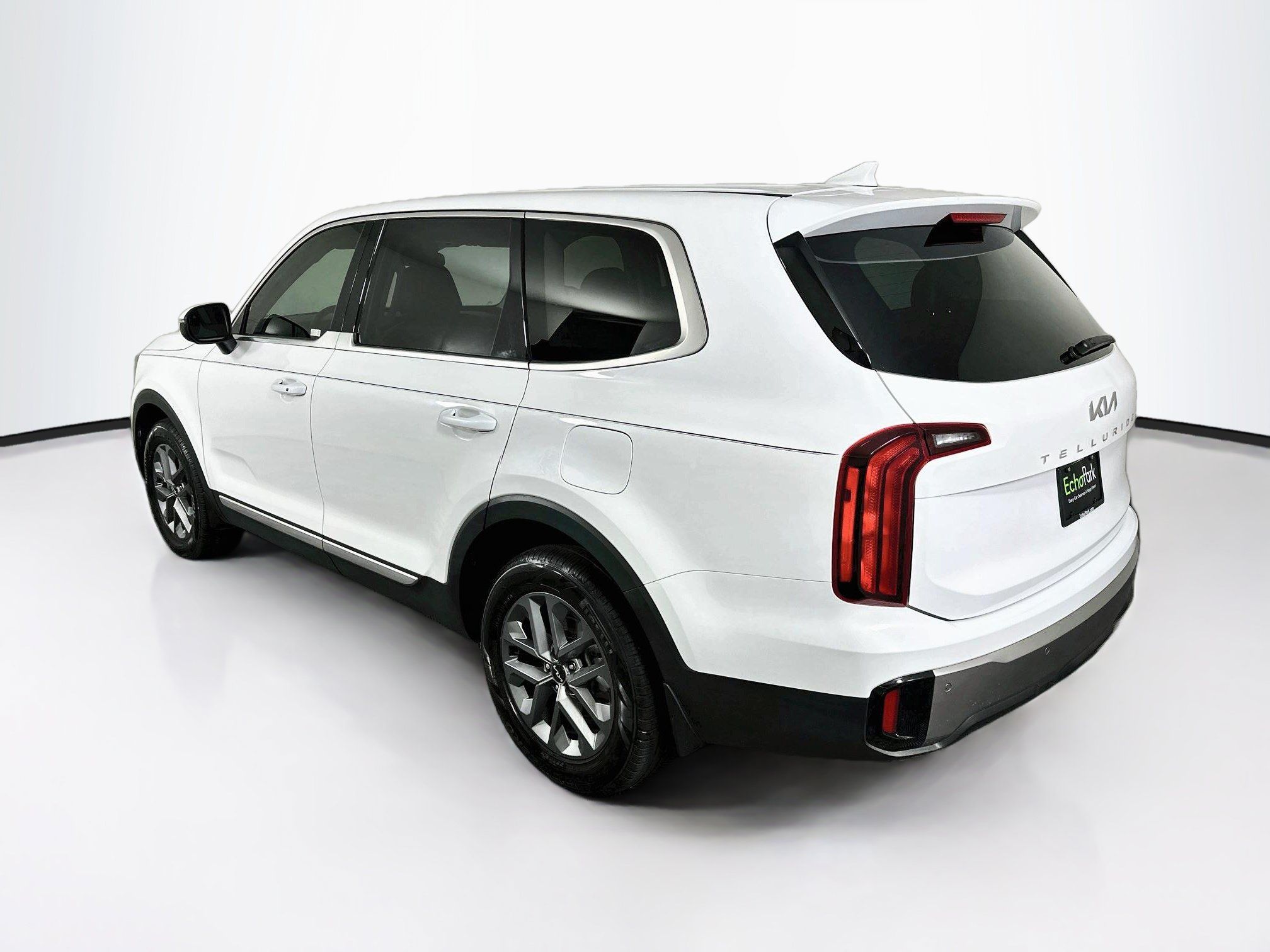 Used 2025 Kia Telluride LX FWD image 5