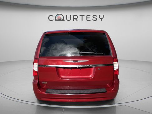 Used 2015 Chrysler Town & Country S w/ Driver Convenience Group FWD image 6