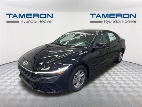 New 2026 Hyundai Elantra SE image 1