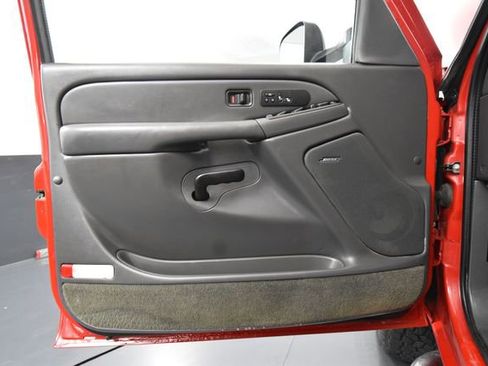 Used 2005 GMC Sierra 2500 SLT w/ Heavy-Duty Power Package image 17